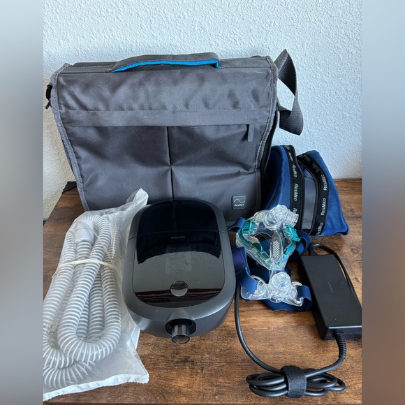 Philips Black CPAP Device with Accessories - Picture 1 of 7